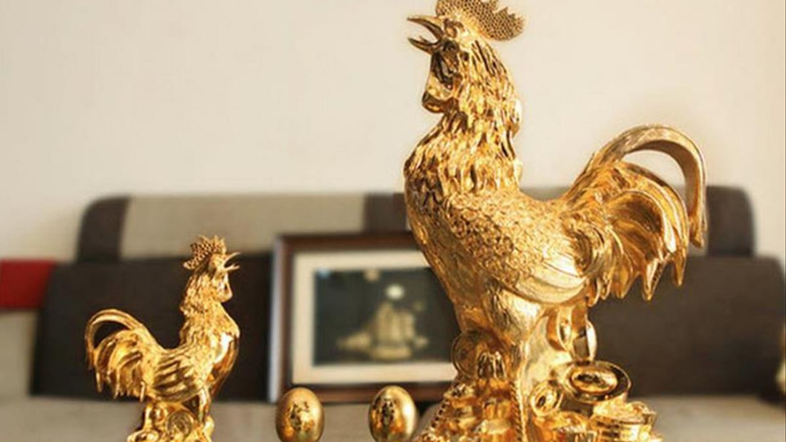 Chicken belongs to the Metal element so it is suitable to be placed in the West direction of the house.