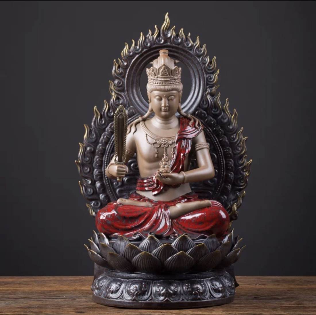 Buddha Statue of Void Bodhisattva protects the homeowner's peaceful life