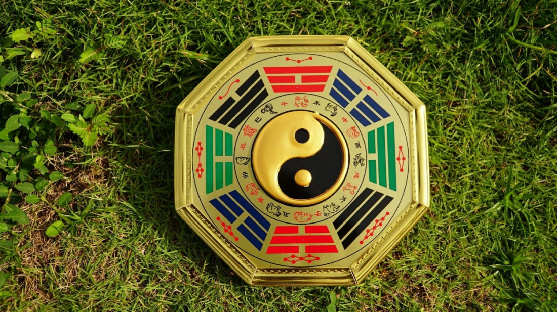 Use the bagua mirror to resolve feng shui errors in the direction of the house